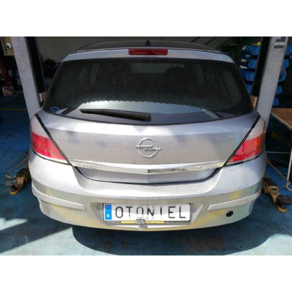 opel astra h berlina del año 2004