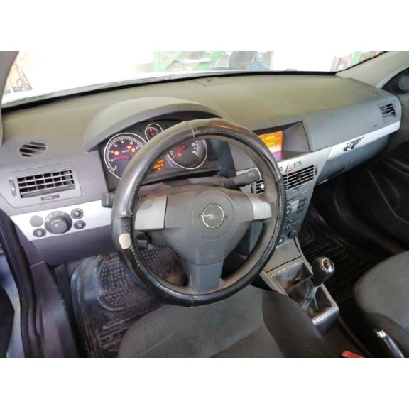 opel astra h berlina del año 2004