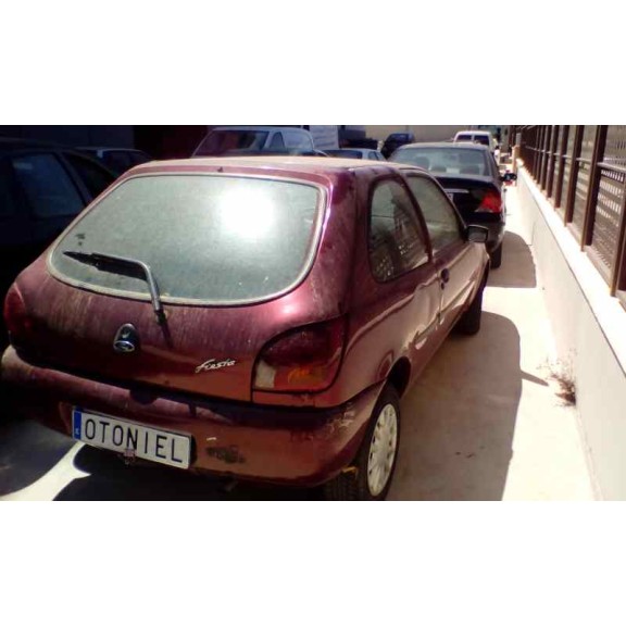 ford fiesta berlina del año 1998