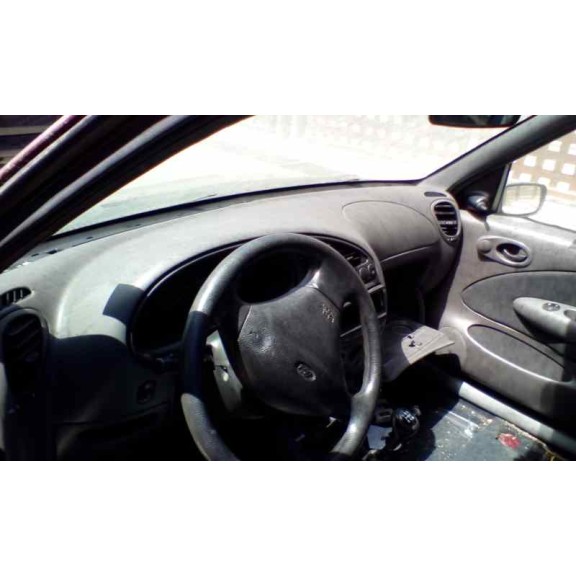 ford fiesta berlina del año 1998