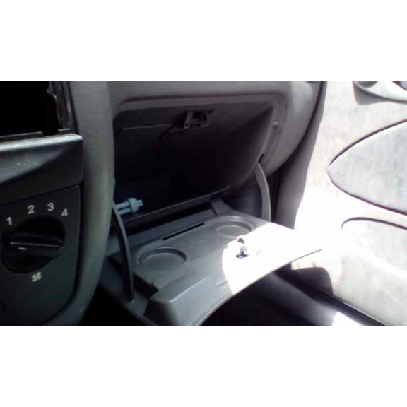 ford fiesta berlina del año 1998