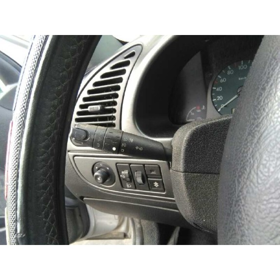 citroën xsara berlina del año 1999