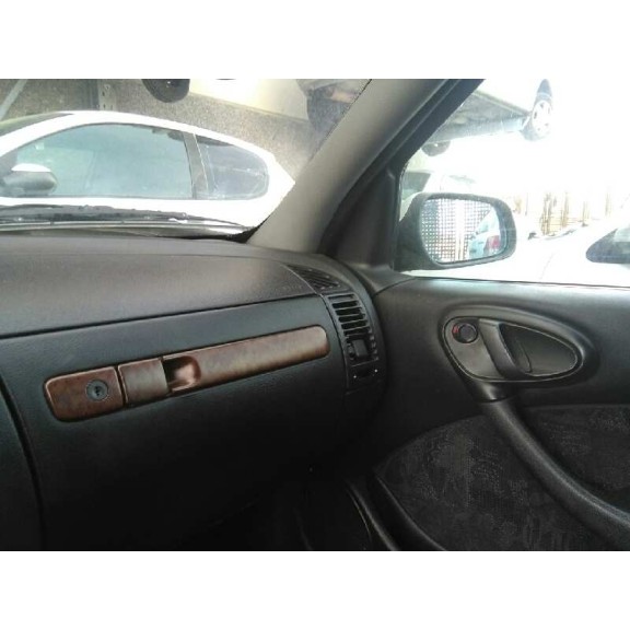 citroën xsara berlina del año 1999