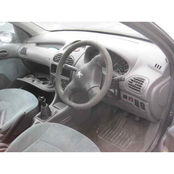peugeot 206 berlina del año 2001