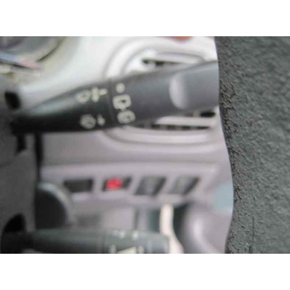 peugeot 206 berlina del año 2001