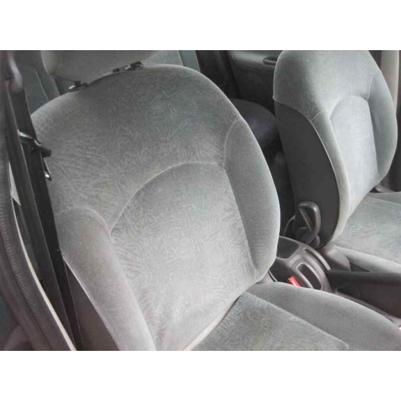 peugeot 206 berlina del año 2001