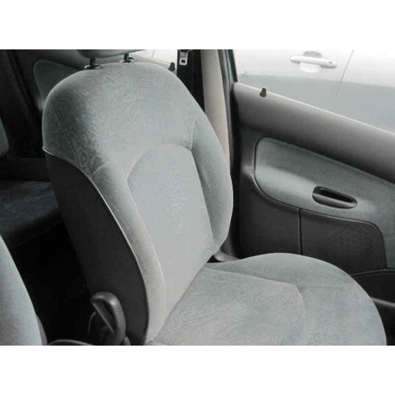 peugeot 206 berlina del año 2001