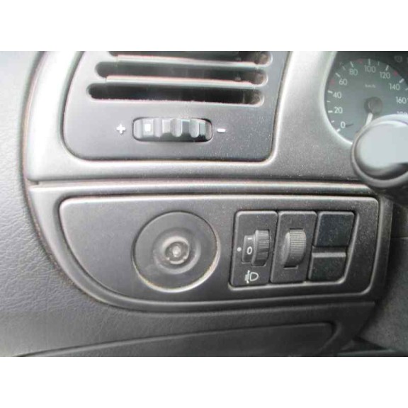 citroën xsara berlina del año 2000