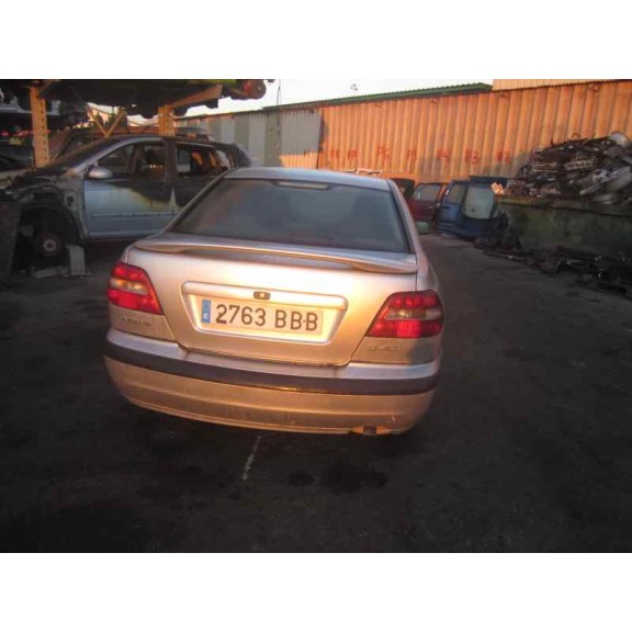 volvo s40 berlina del año 2000