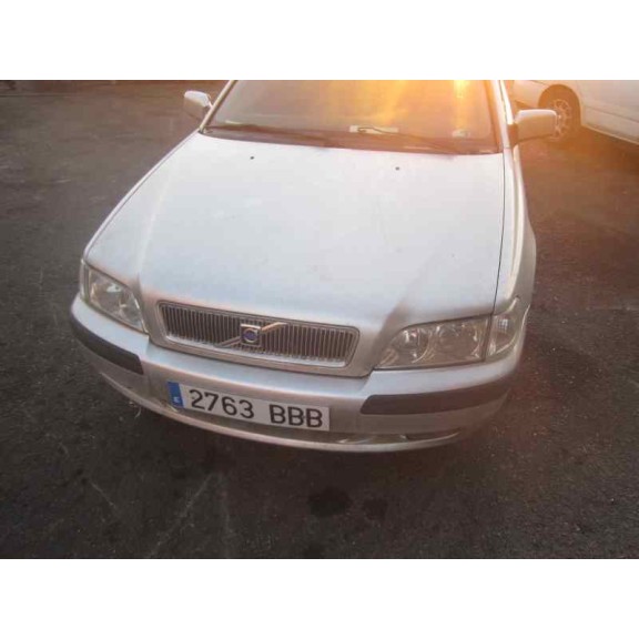 volvo s40 berlina del año 2000