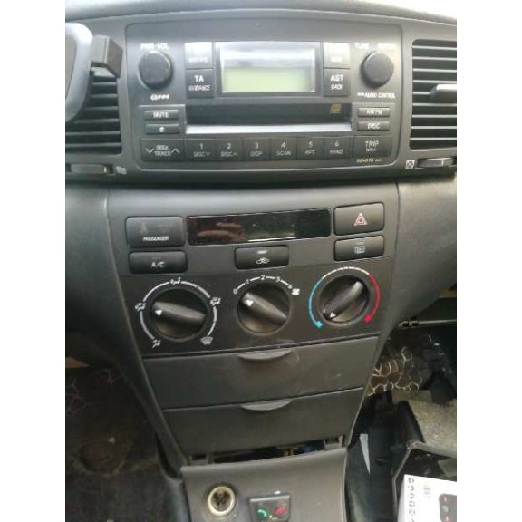 toyota corolla (e12) del año 2004