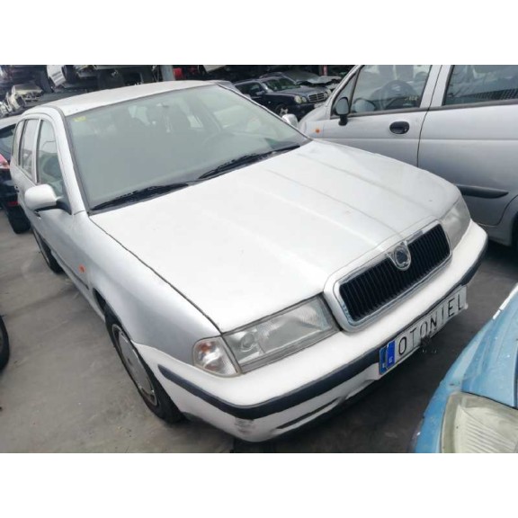 skoda octavia berlina (1u2) del año 1999
