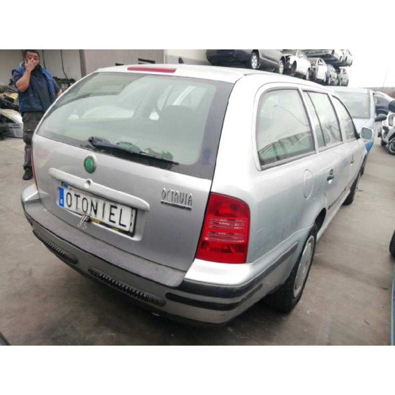 skoda octavia berlina (1u2) del año 1999