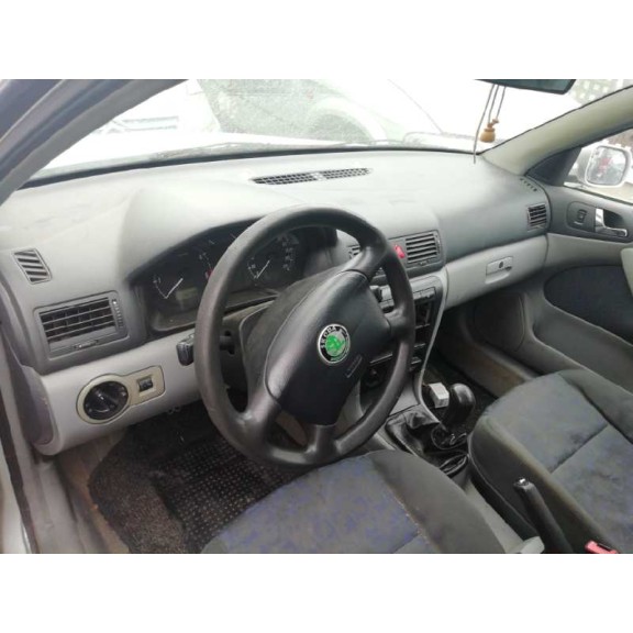 skoda octavia berlina (1u2) del año 1999