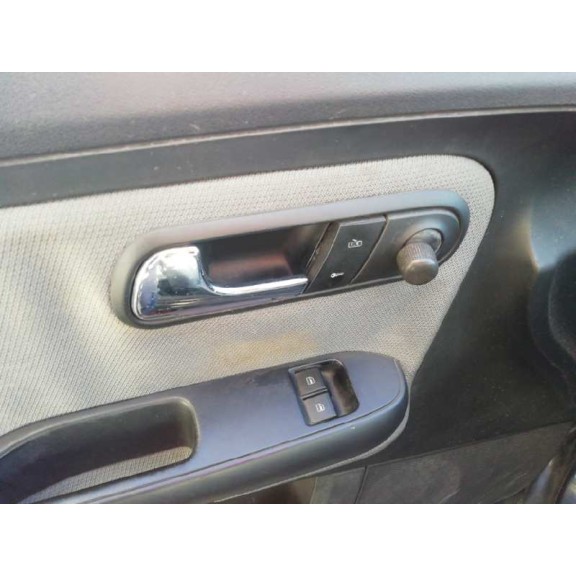 seat ibiza (6l1) del año 2004