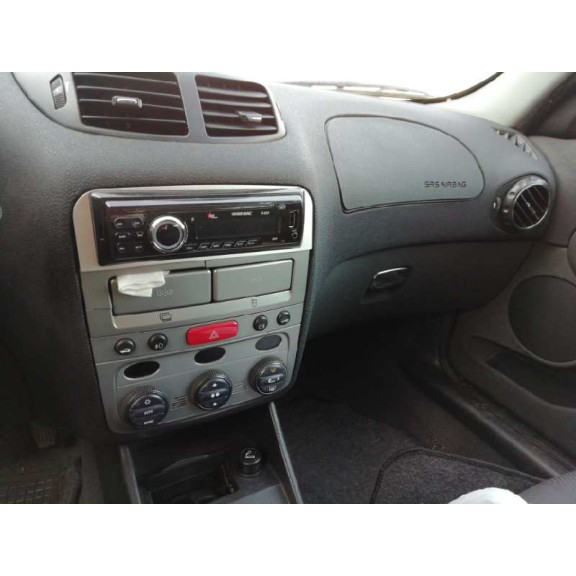 alfa romeo 147 (190) del año 2001