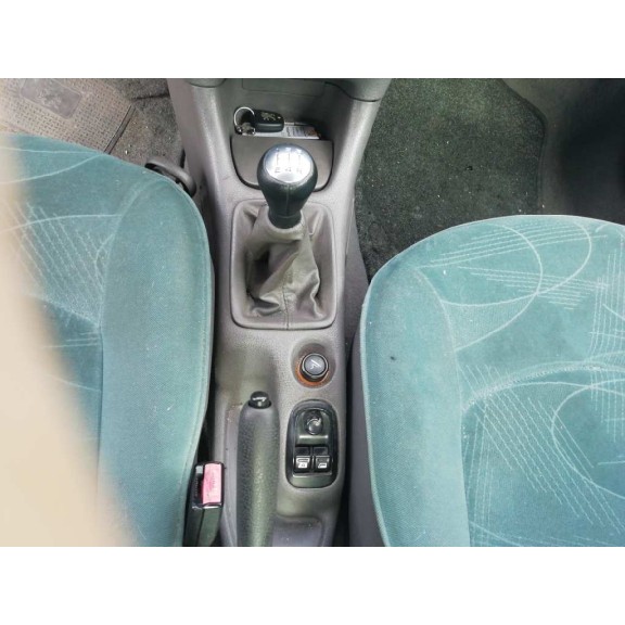 peugeot 206 berlina del año 2002
