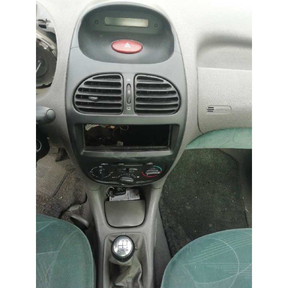 peugeot 206 berlina del año 2002