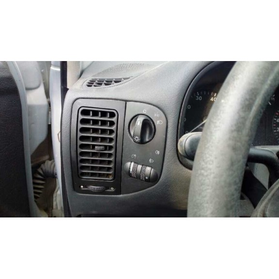 volkswagen polo berlina (6n1) del año 1999