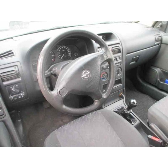 opel astra g berlina del año 2001