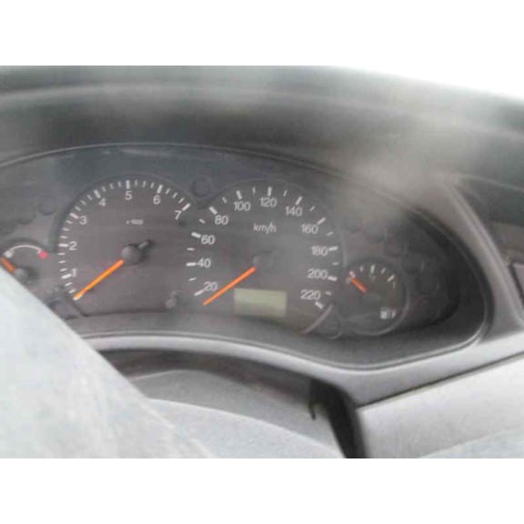 ford focus berlina (cak) del año 2001