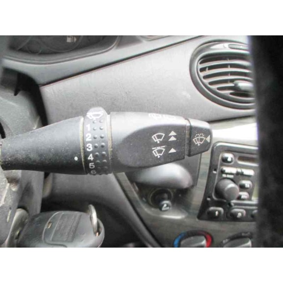 ford focus berlina (cak) del año 2001