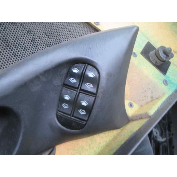 ford focus berlina (cak) del año 2001