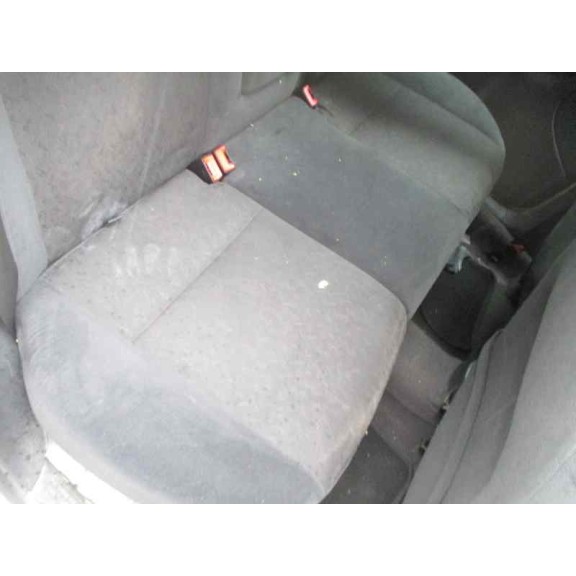 ford focus berlina (cak) del año 2001