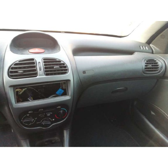 peugeot 206 berlina del año 2002