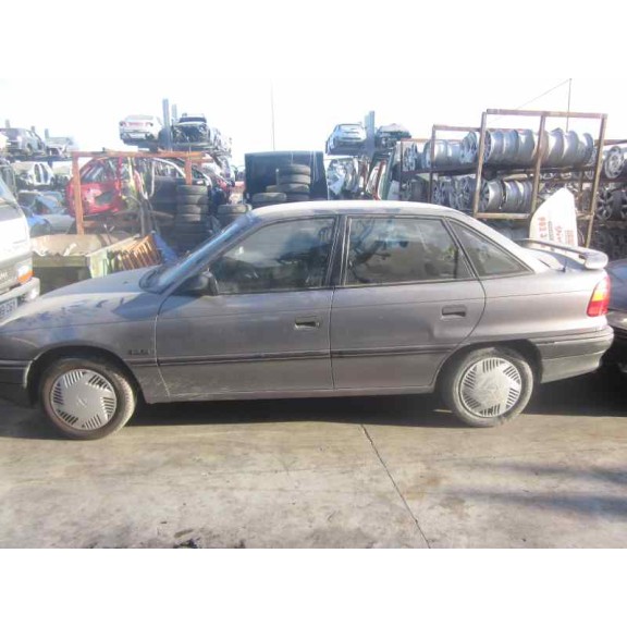 opel astra f berlina del año 1992