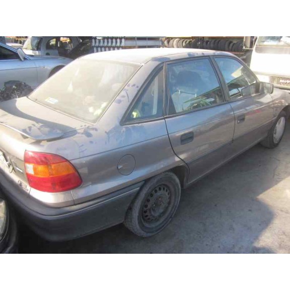 opel astra f berlina del año 1992