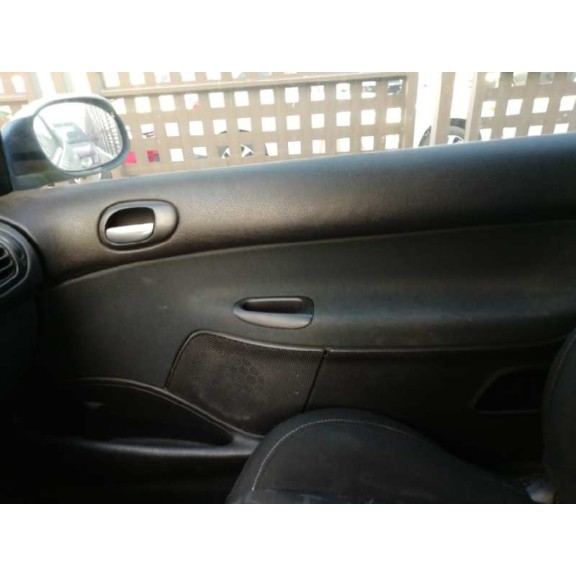 peugeot 206 berlina del año 2002