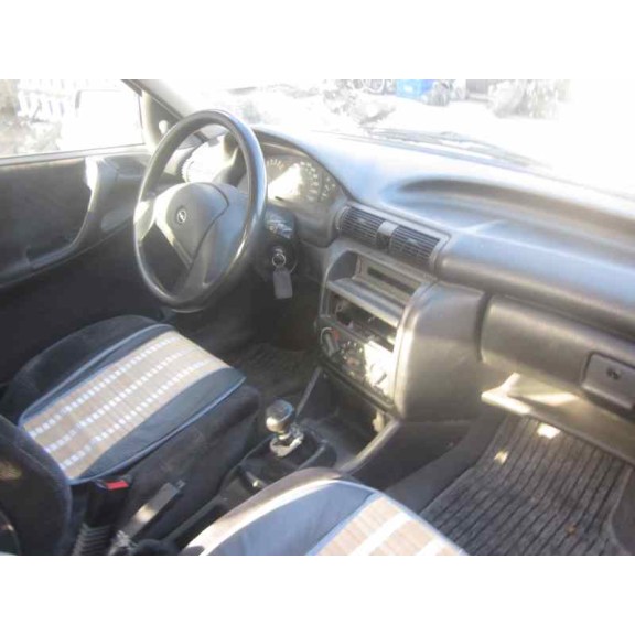 opel astra f berlina del año 1992