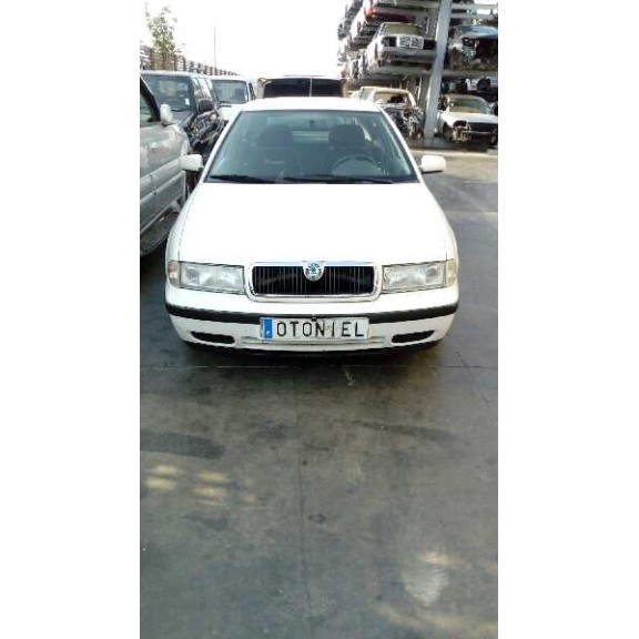skoda octavia berlina (1u2) del año 2000