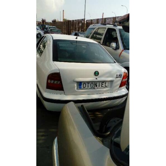 skoda octavia berlina (1u2) del año 2000