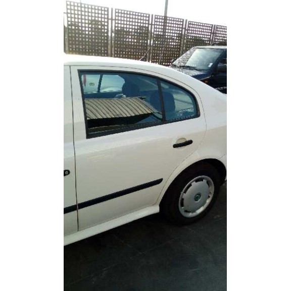 skoda octavia berlina (1u2) del año 2000