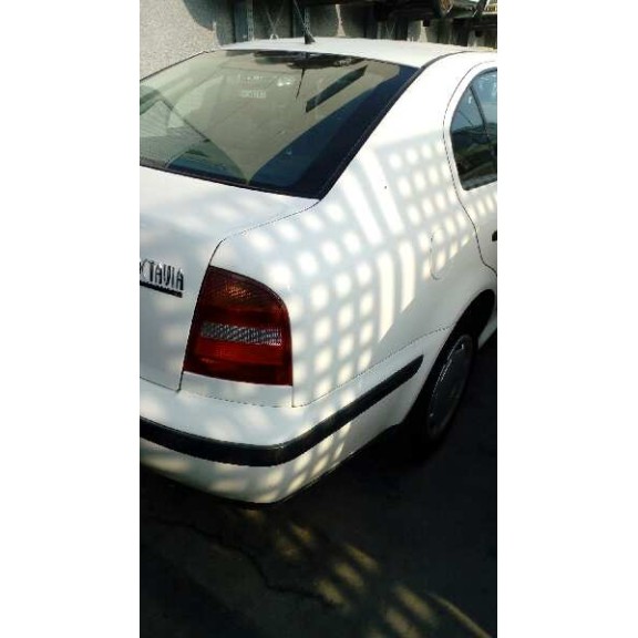 skoda octavia berlina (1u2) del año 2000