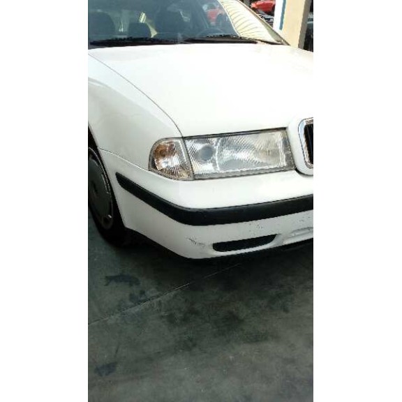 skoda octavia berlina (1u2) del año 2000