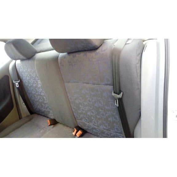 skoda octavia berlina (1u2) del año 2000