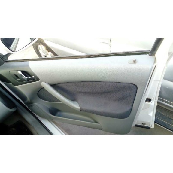 skoda octavia berlina (1u2) del año 2000