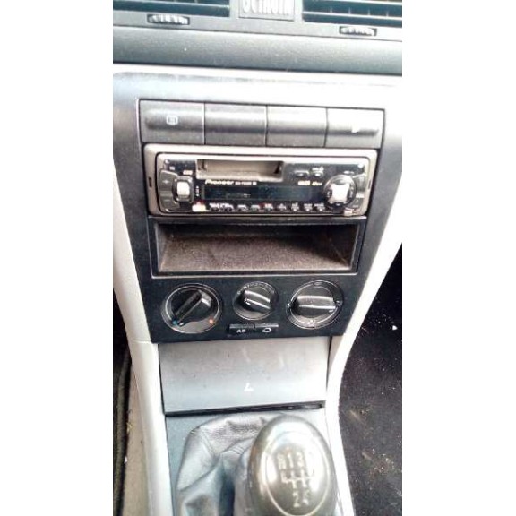 skoda octavia berlina (1u2) del año 2000