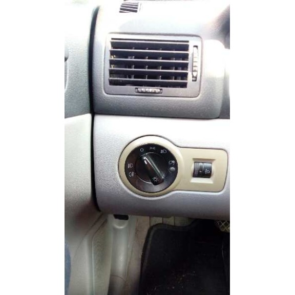 skoda octavia berlina (1u2) del año 2000