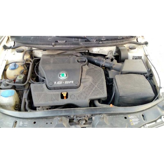 skoda octavia berlina (1u2) del año 2000