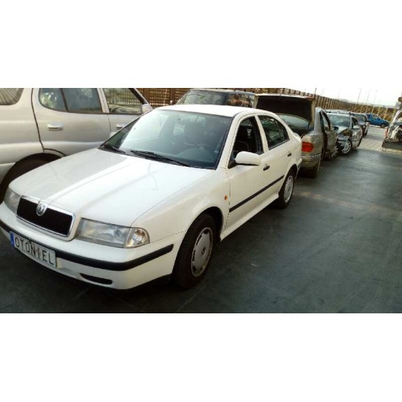 skoda octavia berlina (1u2) del año 2000