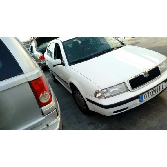 skoda octavia berlina (1u2) del año 2000