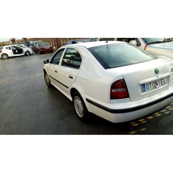 skoda octavia berlina (1u2) del año 2000