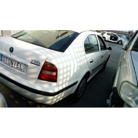 skoda octavia berlina (1u2) del año 2000