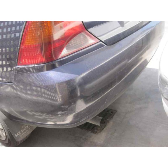 ford focus berlina (cak) del año 2000