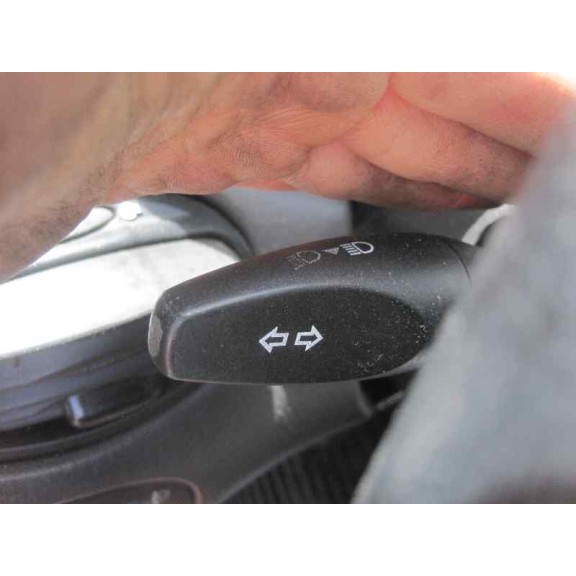 ford focus berlina (cak) del año 2000