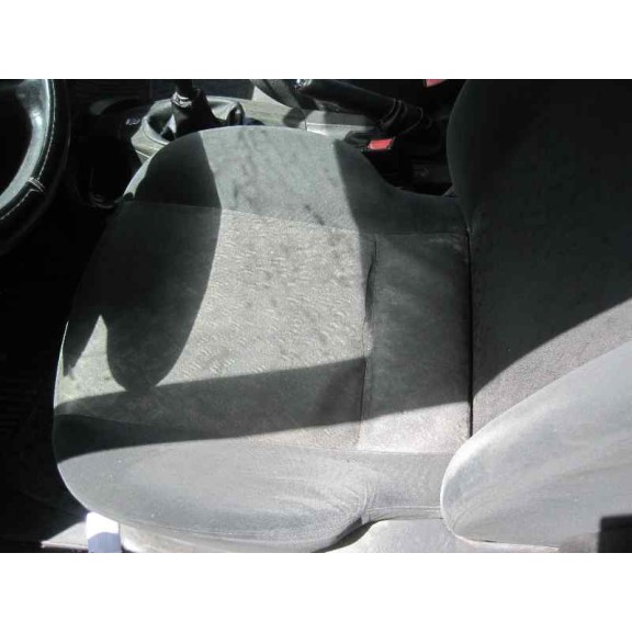 ford focus berlina (cak) del año 2000